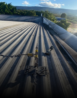 Instalação de linha de vida temporaria